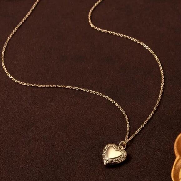 Gold heart locket necklace Vine pattern anniversary birthday Valentine's Gift - Picture 1 of 4